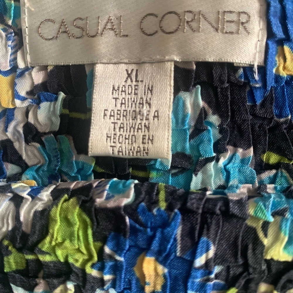 🎉HP🎉CASUAL CORNER TOPS BUNDLE - Picture 3 of 6